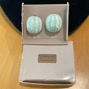 Avon Vintage 80’s clip earrings in original box
